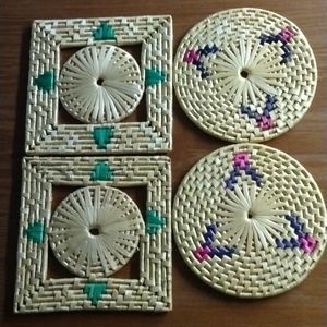 Boho woven wicker straw hot pot holders: 2 round 7" and 2 square 7". Xmas 🎁